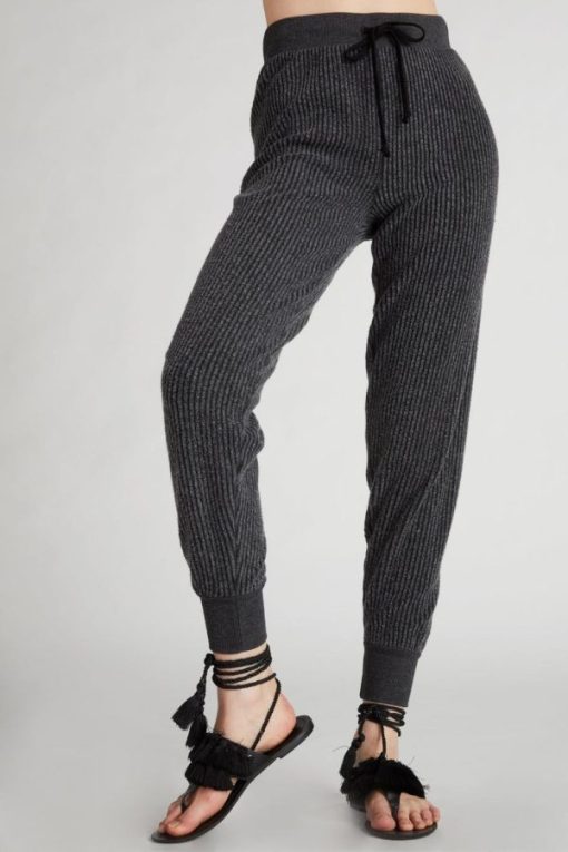 Outfittershub.shop2832d75993 1