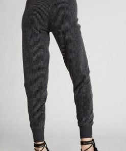 Outfittershub.shop2832d75993 3