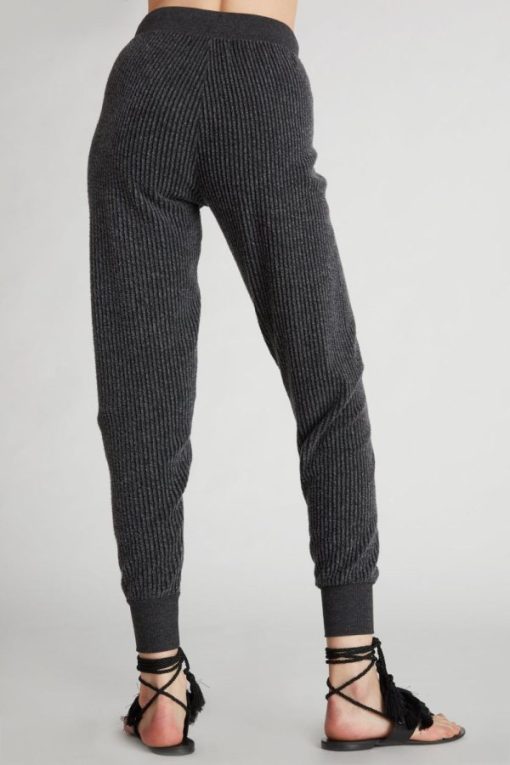 Outfittershub.shop2832d75993 3