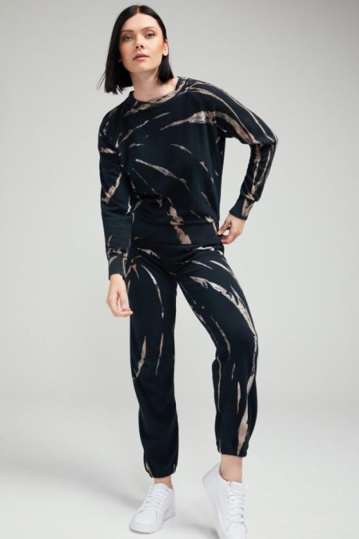 Outfittershub.shop90f991e80c 1